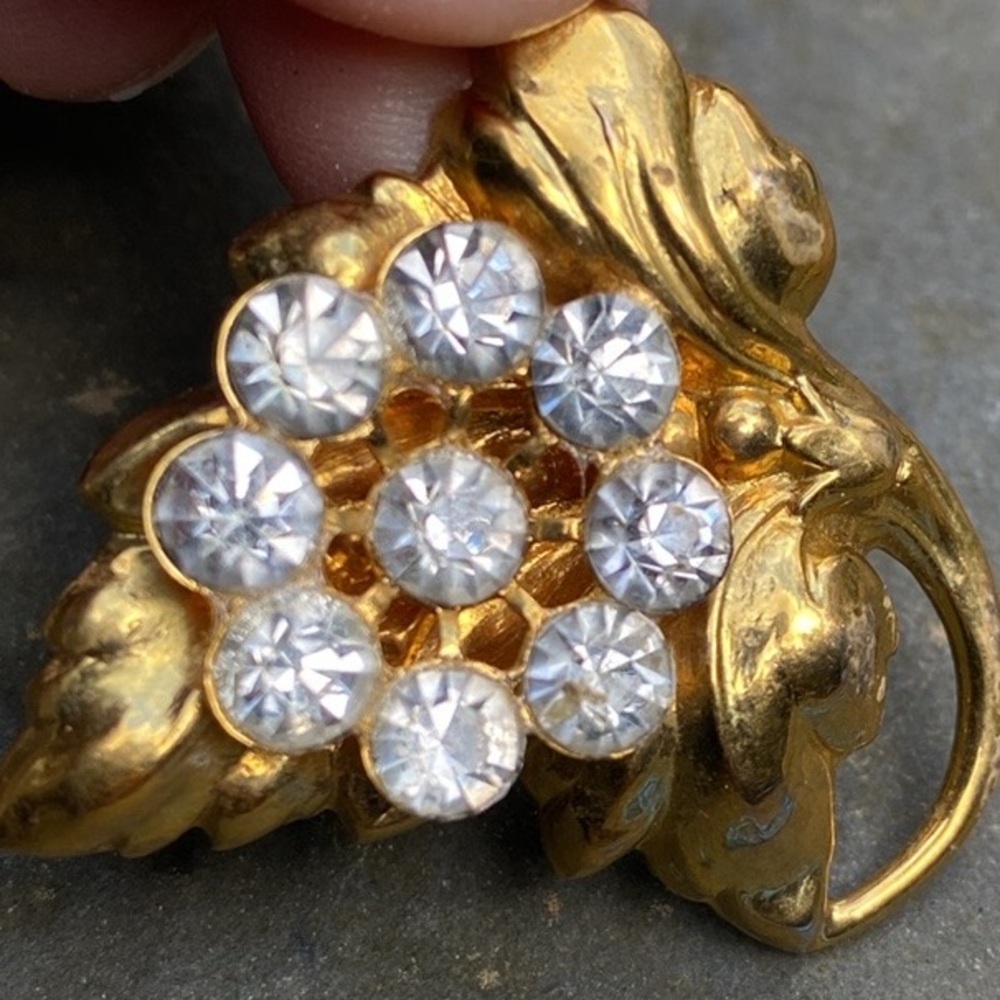 H. pomerantz Inc NY gold rhinestone vintage brooch
